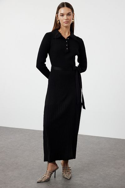 Trendyol Modest Černé šaty z úpletu s páskem Polo s límcem TCTAW25EB00006