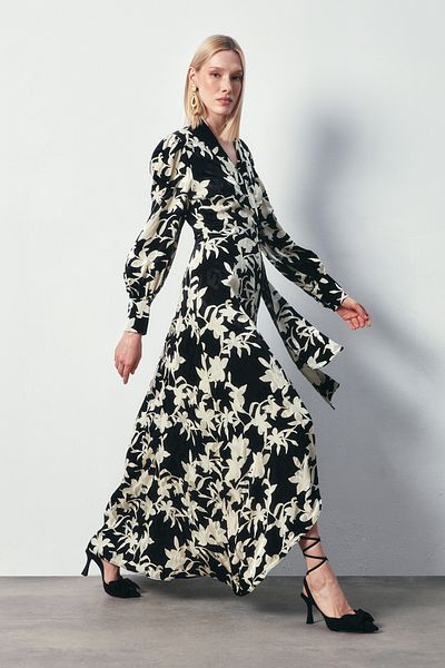 Sateen Rochie lungă cu modele florale - NEGRĂ