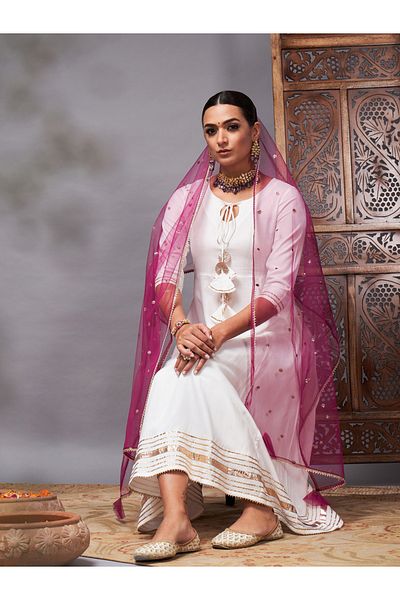 Sassafras By Styli Tassel Tie Up Neck Lace Trim Kurta and Straight Leg Pant with Sequin Mesh Dupatta Set