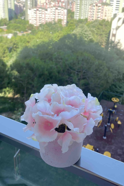 adresiburasi زهرة طاولة كوبية صناعية في وعاء زهور خرساني وردي فاتح للأم