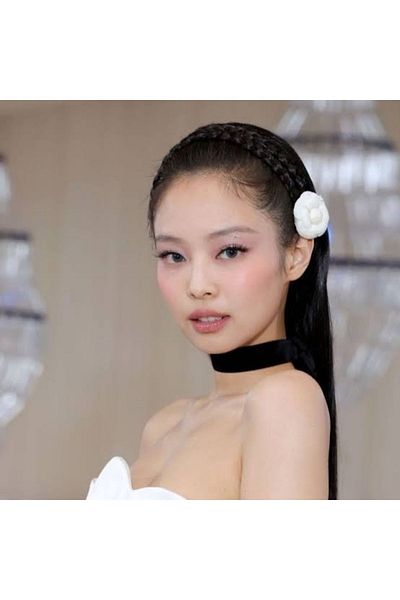 Pinky Lady Jennie velvet choker necklace