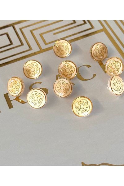 ODDA TASARIM ATÖLYESİ White flower motif gold bordered shirt button in the middle