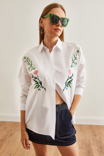 Olalook Kadın Menekşe Beyaz Nakış Detaylı Oversize Dokuma Gömlek GML-19001228