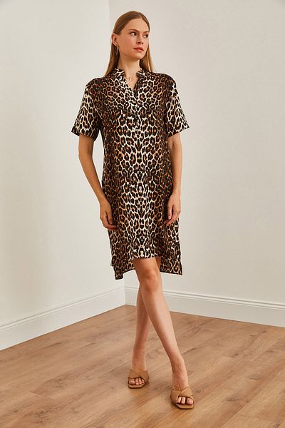 Olalook Μίνι γυναικείο μαύρο φόρεμα Leopard Print - Λεπτομέρεια με γιακά και κουμπιά ELB-19002224