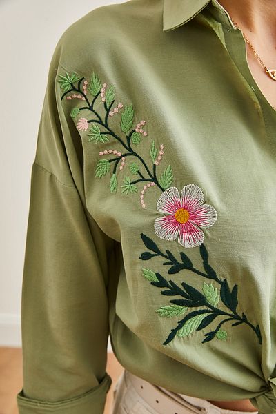 Olalook Mold Green vyšívaná oversize dámská košile - GML-19001228