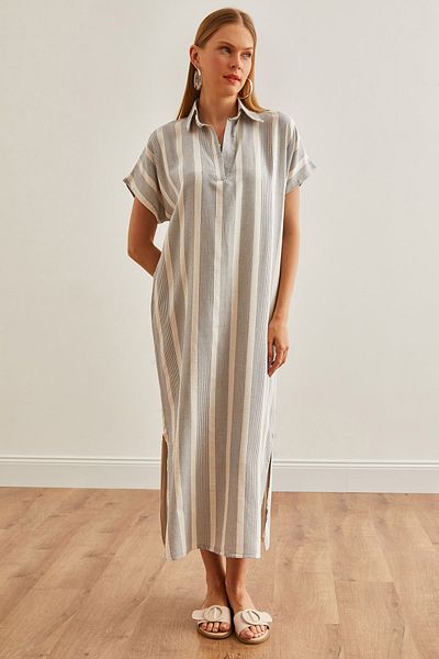 Olalook Ecru-graues, übergroßes Damenkleid aus Leinenmischung mit Polokragen und Schlitz - ELB-19001859