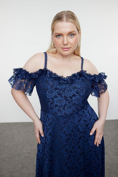 Trendyol Curve Rochie de seară lungă cu volană, albastru bleumarin - rochie de absolvire/de logodnă/ de seară TBBAW23AH00187