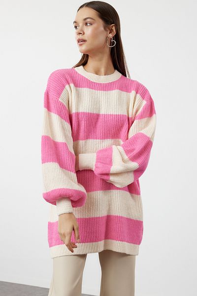 Trendyol Modest Weicher strukturierter Strickpullover mit rosa Streifen - Thessaloniki Knit TCTAW25AK00016