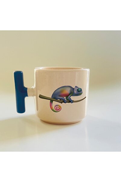 Kırtasiye Ofisi كوب على شكل حرف T مطبوع عليه حرباء باللون الأزرق والأصفر ومقب...