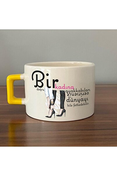 Kırtasiye Ofisi حذاء نسائي مطبوع باللون الأصفر بمقبض على شكل حرف C