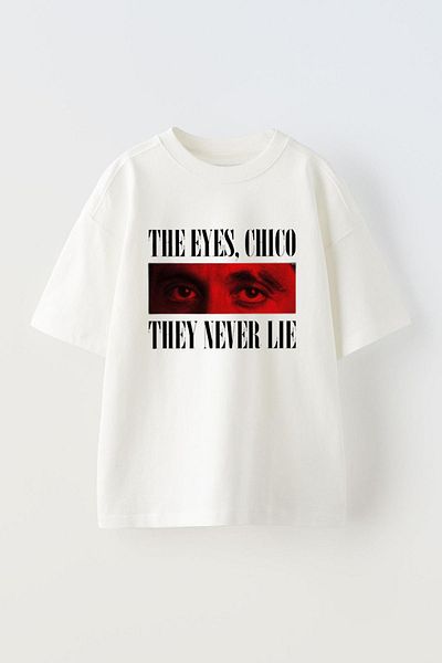 THEWERT Λευκό υπερμεγέθη βαμβακερό μπλουζάκι - Unisex, τυπωμένο σχέδιο 'The Eyes Chico The Never Lie'