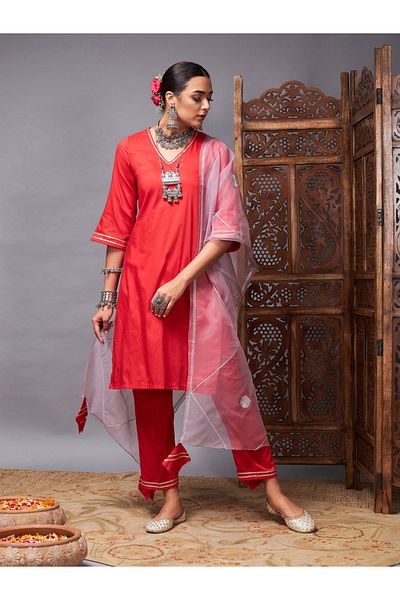 Sassafras By Styli Lace Trim Kurta and Straight Leg Pant with Organza Dupatta Set
