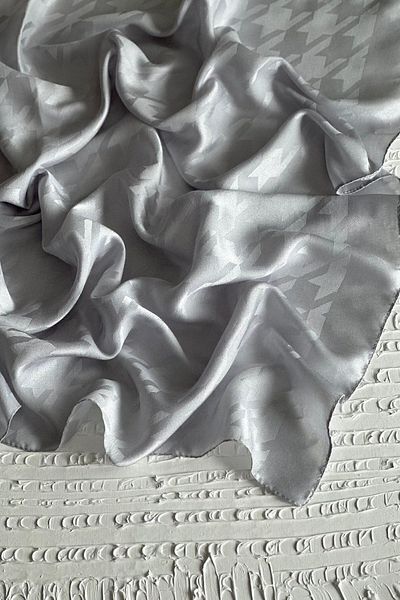 ARMANDA Violescarf Prefer for the Original Italian Jacquard Houndstooth Pattern Shawl - Silver