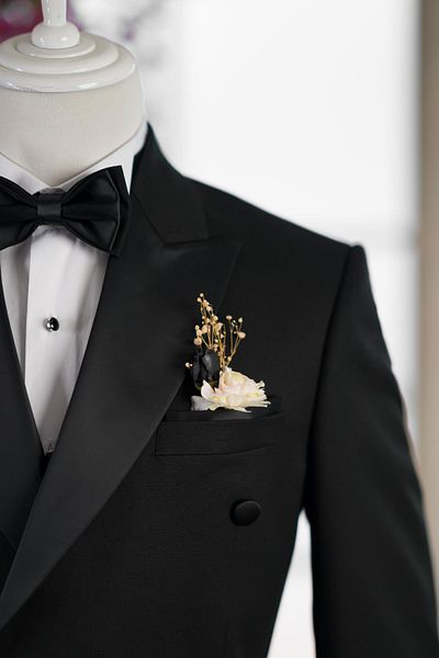 Carutte Light Dobby Pointed Collar Bow Tie Double Slit Slimfit Tuxedo Suit