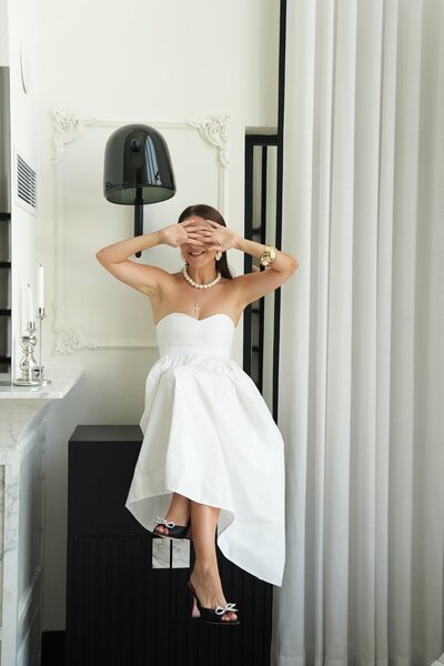 Özge Özgenç فستان بالون بدون حمالات