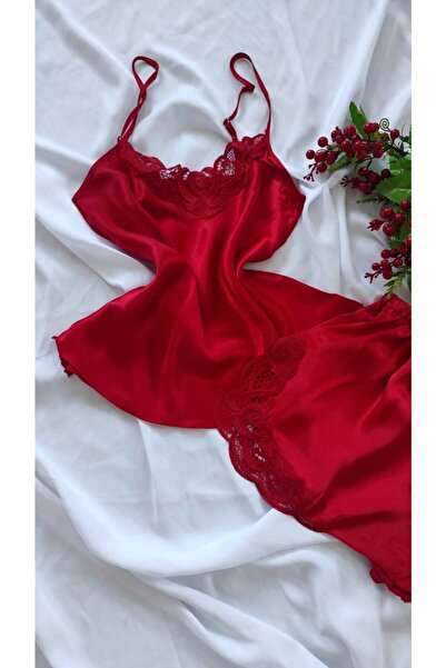 Lasilla Costum cu pantaloni scurți din satin roșu