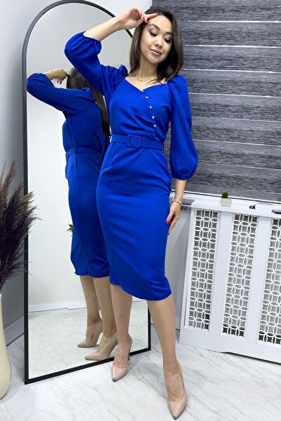 zks grup tekstil Γυναικείο μολύβι φόρεμα σε μπεζ και μαύρο Saks - με ζώνη και λεπτομέρεια με μπαλόνι