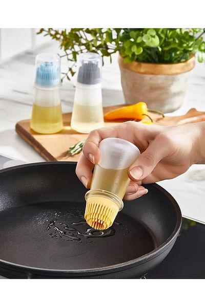 safestore Silicone Oil Sauce and Egg Brush with Reservoir Measured Oil Pot with Silicone Brush Oil Pot