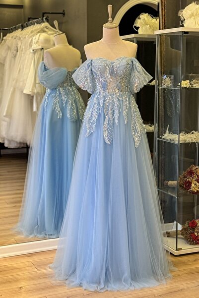 Lenta Moda Buz Mavi Boncuklu Dantel Kaplama ve Tüy Detaylı Maxi Boy Abiye Elbise