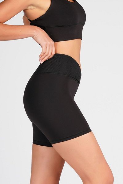Lioness Activewear Μαύρο διπλό σορτς ποδηλασίας με λεπτομέρεια στη μέση και κοντό αθλητικό κολάν