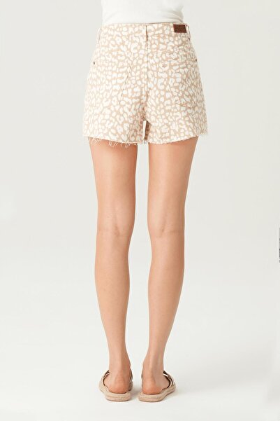 CROSS JEANS Bej Rengi Leopar Baskılı Yüksek Bel Paçası Kesikli Jean Şort C 4534-101