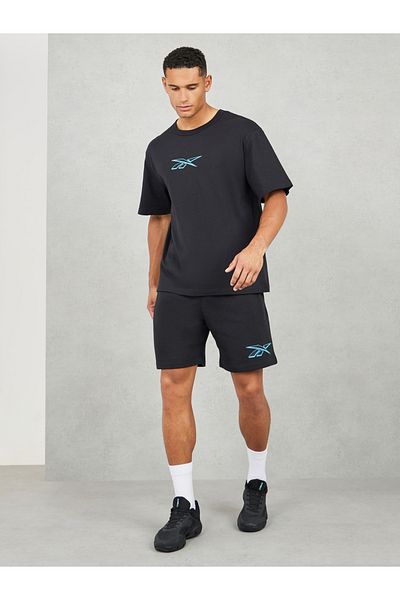 Reebok شورت كلاسيكي بتفاصيل شعار الزي الرسمي