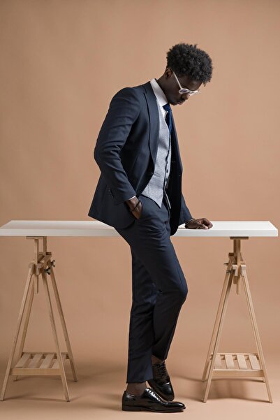 Carutte Slimfit Sivri Yaka Çift Pileli Dokulu Kumaş Yelek Kombinli Takım Elbise