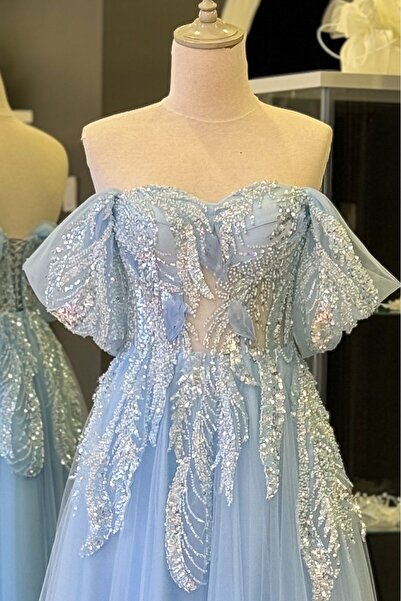 Lenta Moda Buz Mavi Boncuklu Dantel Kaplama ve Tüy Detaylı Maxi Boy Abiye Elbise