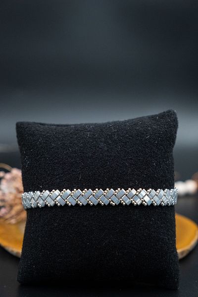 Serenite Miyuki Unisex Gray-Blue Bracelet Design