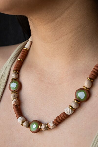 Serenite قلادة سوولو باللون الأخضر الأرضي