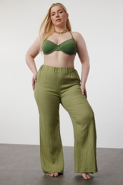 Trendyol Curve Khakifarbene Wickel-Strandhose mit hoher Taille – Schlitzdetail, weites Bein TBBSS23AR00012