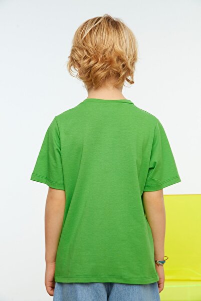 TRENDYOLKIDS Μπλουζάκι με λαιμόκοψη για αγόρι με πράσινο σλόγκαν - TKDSS24TS00044