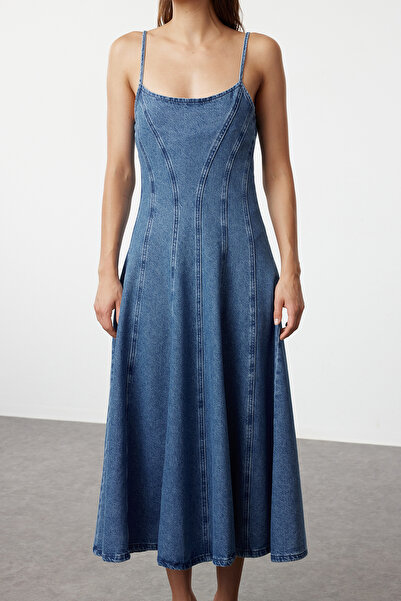 Kolekcia Trendyol Trappy Blue Maxi Denim Dress – Detail prešívania, TWOAW25EL00092