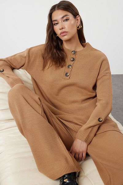 Trendyol Modest Σετ πουλόβερ και παντελόνια πλεκτά Camel - TCTAW25US00025