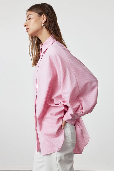 Trendyol Modest Baumwollgewebe - Rosa gestreiftes Hemd mit Ballonärmeln TCTSS24TG00072