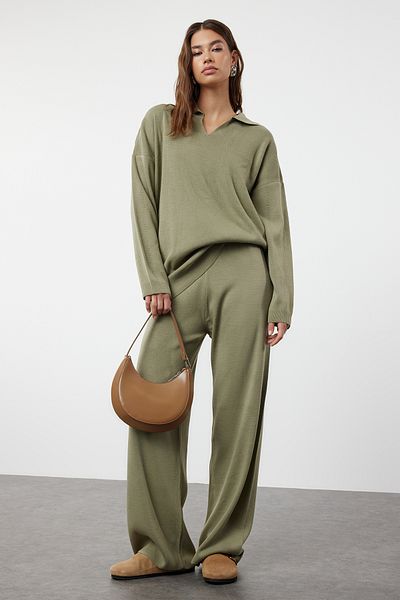 Trendyol Modest Zestaw swetra i spodni z kołnierzykiem polo w kolorze khaki – TCTAW25US00024