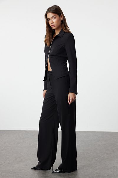 Trendyol Collection Schwarze Stoffhose mit hoher Taille und weitem Bein – TWOSS23PL00314