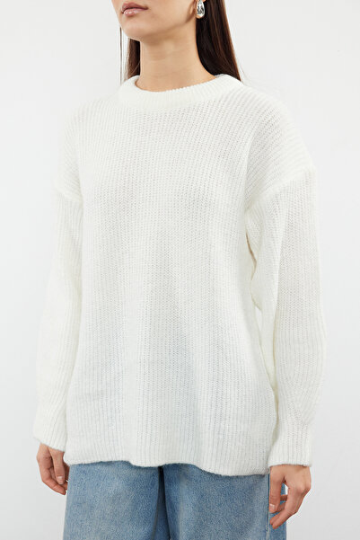 Trendyol Collection Wide Fit Ecru Knitwear Sweater - Soft Texture, Basic Model TWOAW20FV0142