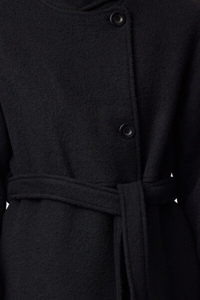 Trendyol Collection Oversize černý vlněný kabát – podrobný límec, TWOAW25KB00038