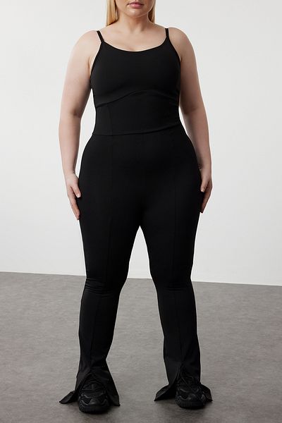 Trendyol Curve Schwarzer Scuba-Jumpsuit mit U-Kragen - Gestrickt, TBBSS24BG00001
