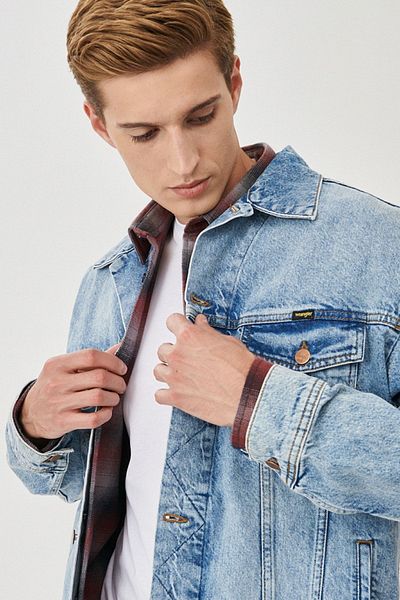 WRANGLER Jeansjacke aus 100 % Baumwolle mit normaler Passform