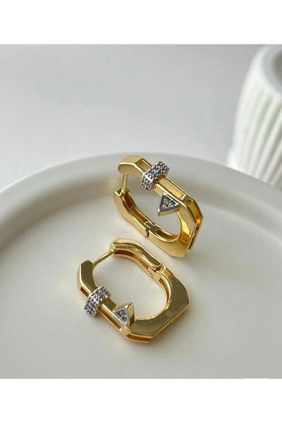 Brillo أقراط سيريناي المثلثة المرصعة بالأحجار