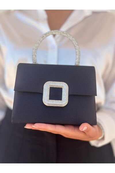 she poly Μαύρο σατέν βραδινό φόρεμα - Τσάντα ώμου με αλυσίδα και λεπτομέρεια ...