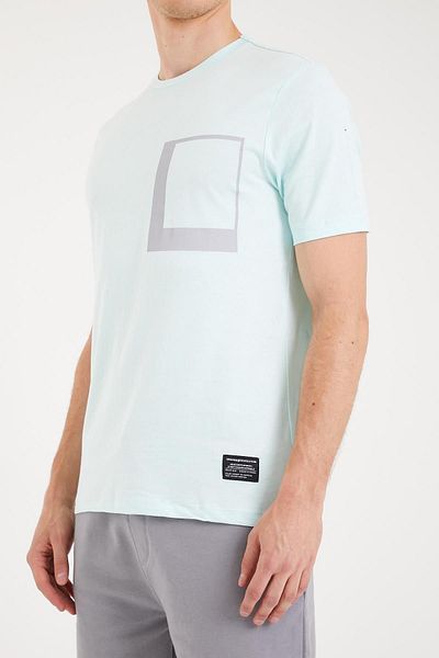 ORANGE visual Ανδρικό μπλουζάκι Water Green με λεπτομέρεια ετικέτας με στάμπα με τσέπη με αντίθεση