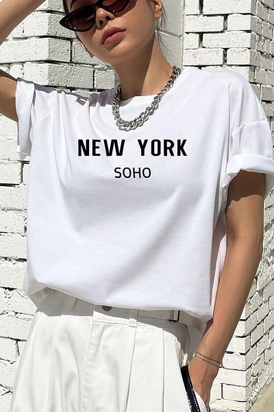 Blah Biała damska koszulka oversize z nadrukiem w stylu New York, wykonana w 100% z bawełny