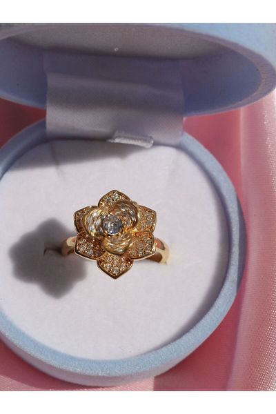 Reorah Collection Rotating Flower Ring - Zircon Stone Detail