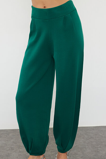 Trendyol Collection Zestaw spodni jogger i dzianiny w kolorze szmaragdowej zieleni - TWOAW24AU00007