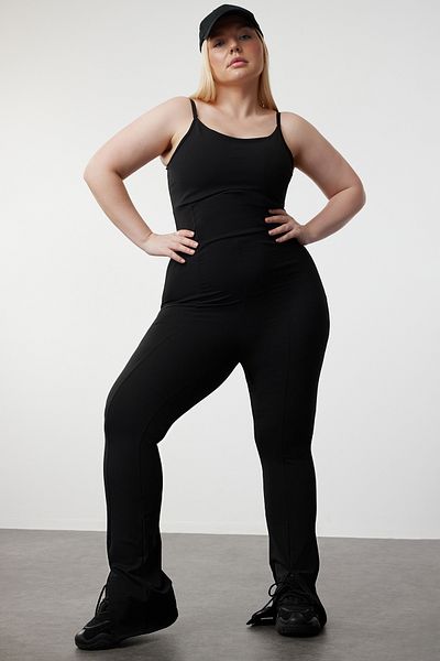 Trendyol Curve Schwarzer Scuba-Jumpsuit mit U-Kragen - Gestrickt, TBBSS24BG00001