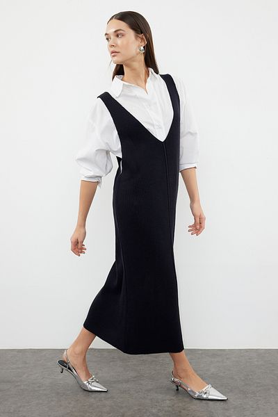 Trendyol Collection V-nyakú sötétkék maxi kötöttáru ruha - TWOAW24EL00011