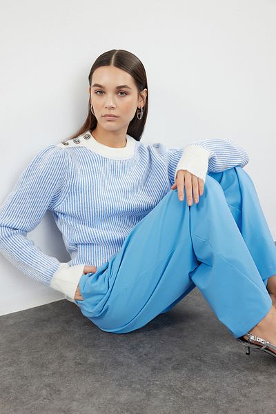 Trendyol Collection Pulover de tricotaj cu textura moale, cu detaliu cu nasturi albastru deschis TWOAW25KZ00122